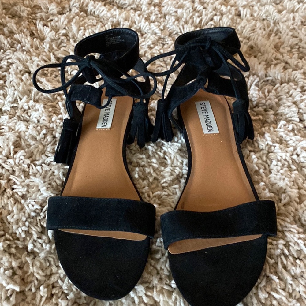 Steve Madden suede lace up ankle sandals. Adjustable laces with tassel ties.